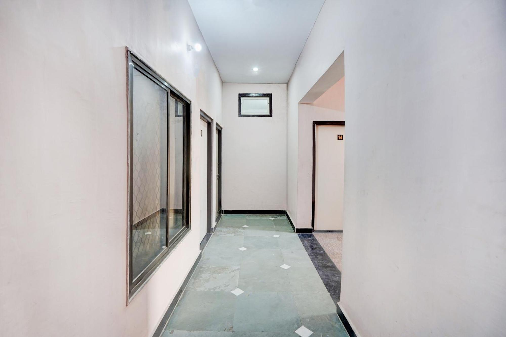 Hotel O Ramdut Palace Guest House Faizābād Dış mekan fotoğraf